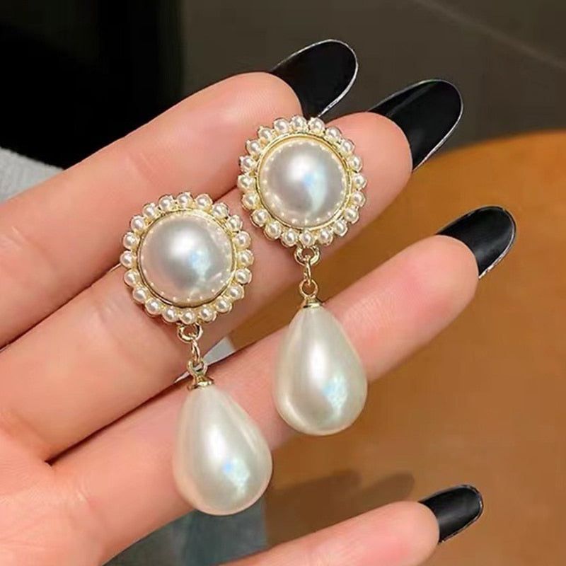 Glittering Classic Elegant Drop Pearl Earrings.